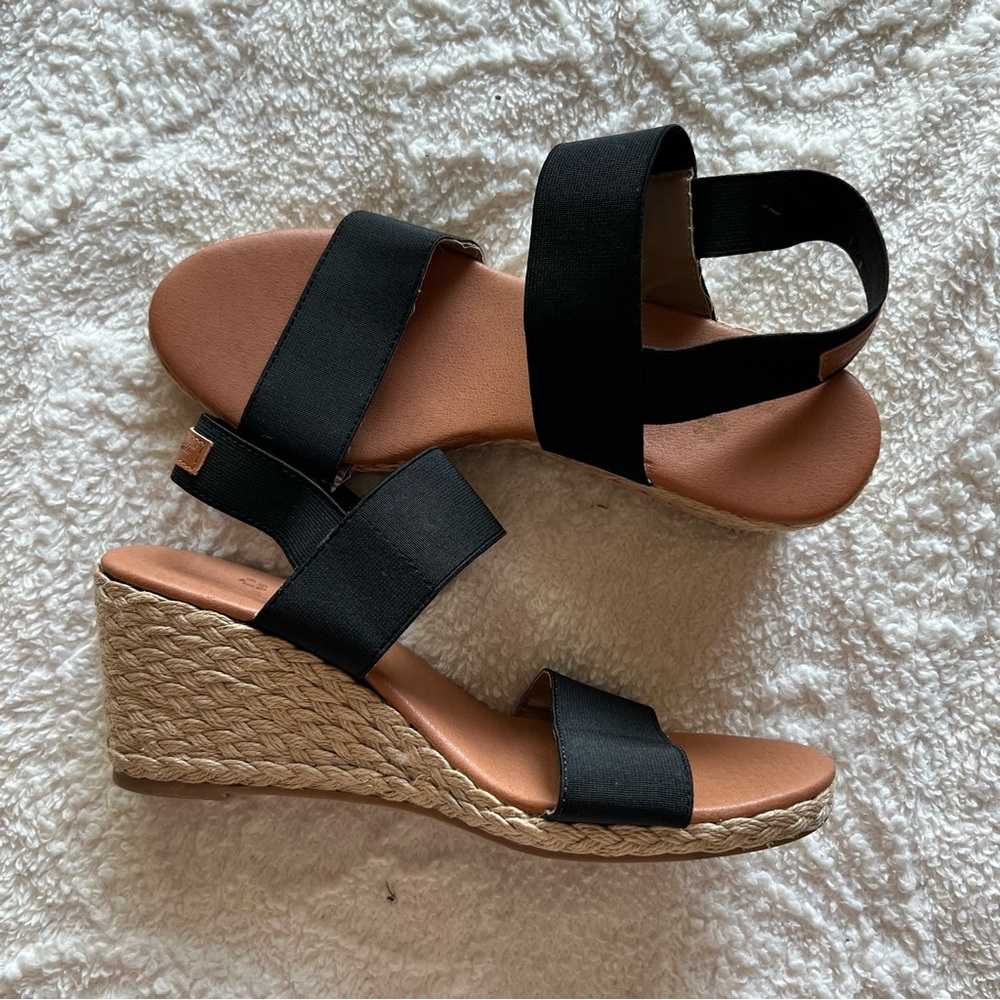 Tommy Bahama Wedge Sandals